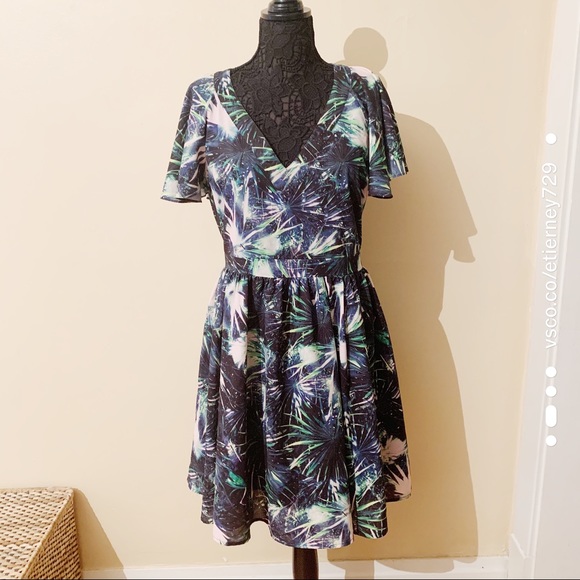 Modcloth Dresses & Skirts - Modcloth Wolf & Whistle Sheath Cape Sleeve (16)